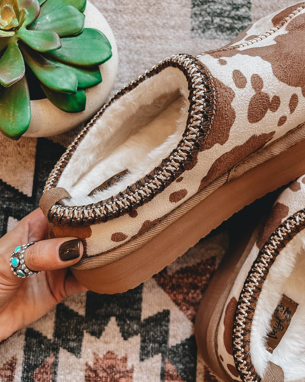 Women's Faux Fur Warm Winter Mules Cozy Charlie Slip On ~ Cream & Tan