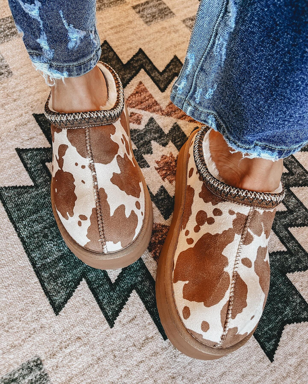 Women's Faux Fur Warm Winter Mules Cozy Charlie Slip On ~ Cream & Tan